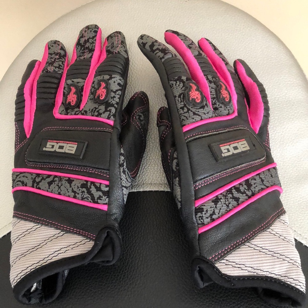 Motorcycle Riding Gloves, Leather, Black & Pink (size small)